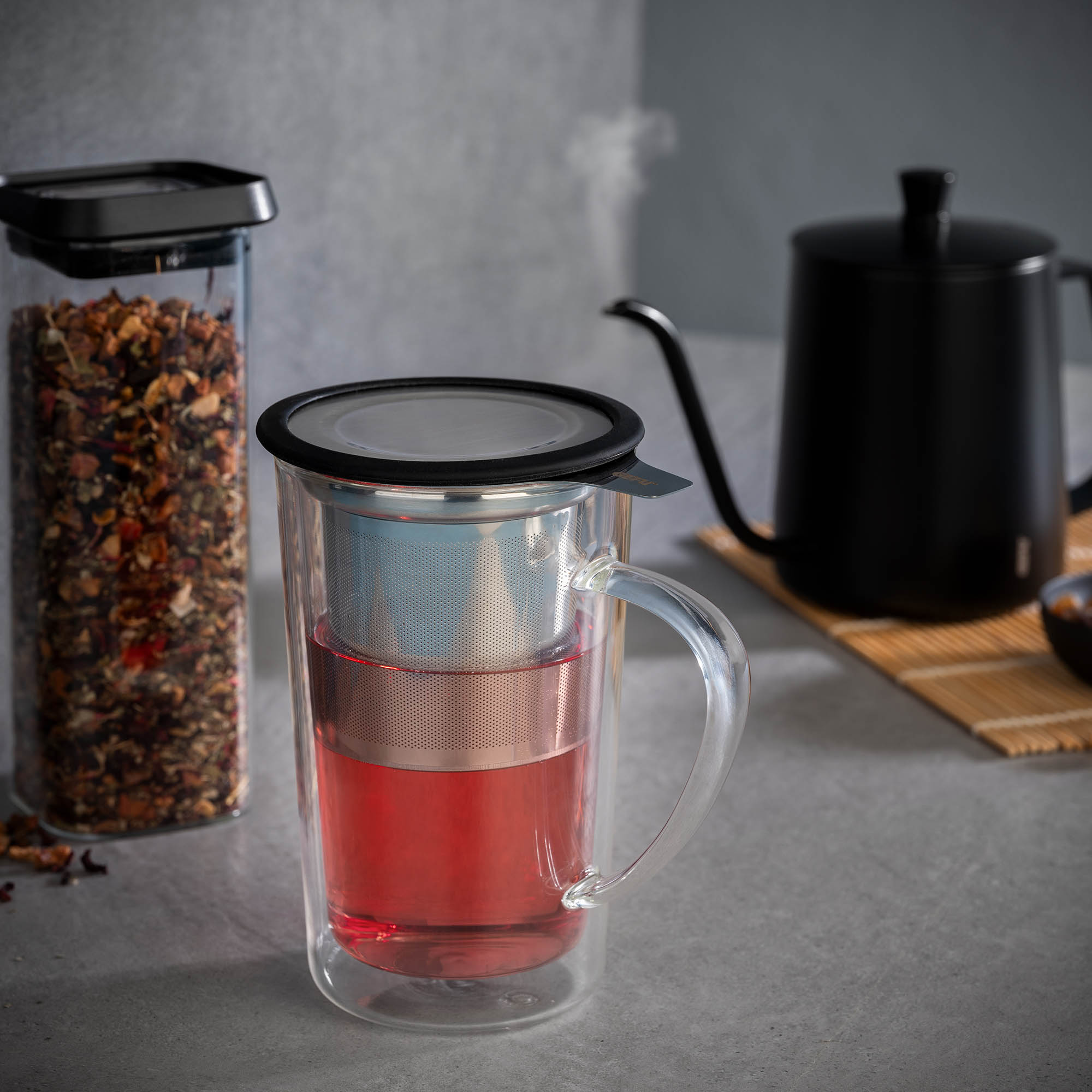 GEFU Doppelwandiges Teeglas mit Teesieb und Deckel MIRA 235 ml